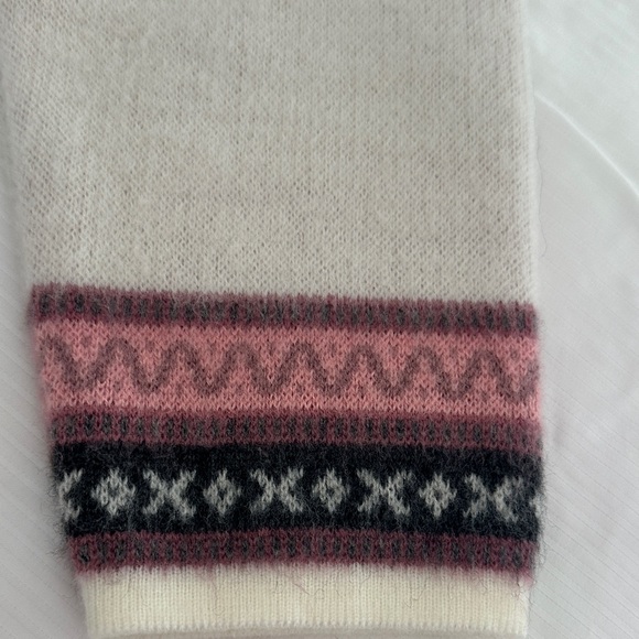 Women's Patterned Crew Neck Sweater - Picture 4 of 5